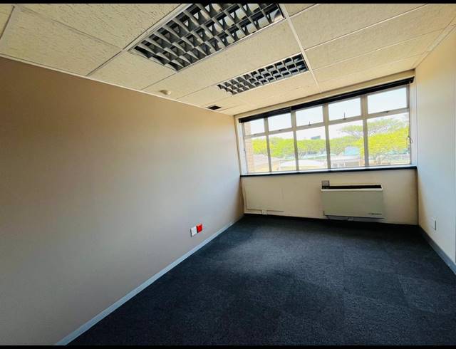 1,300M² OFFICE TO LET IN RANDJESPARK